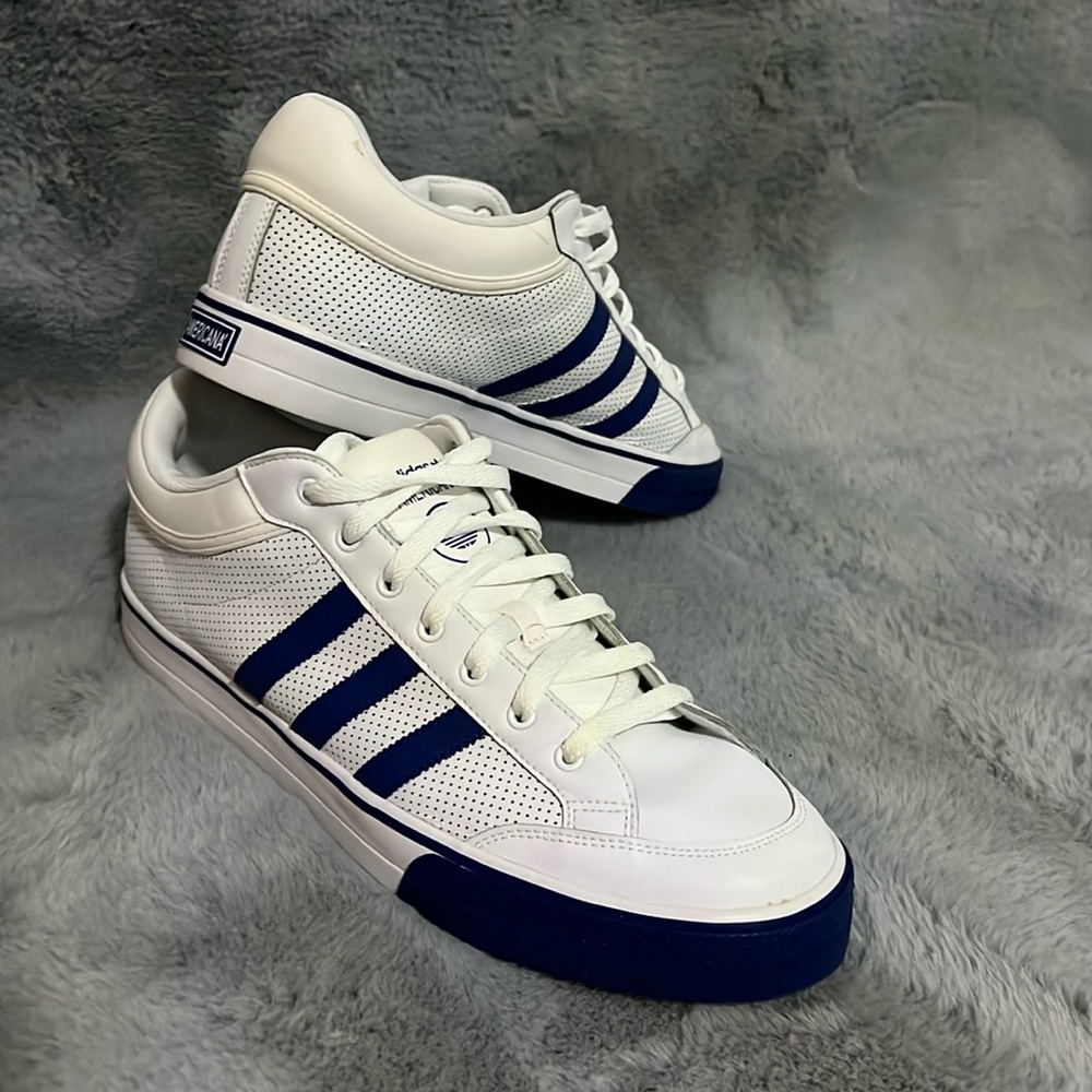 Adidas “Americana” sneakers. Blue, white and cream.